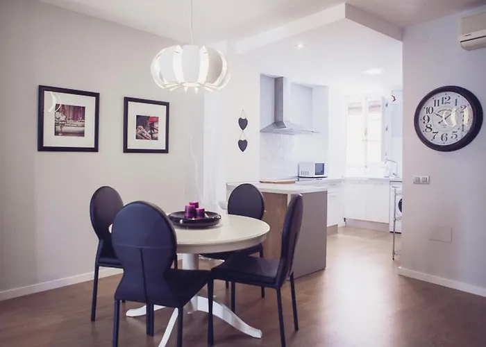 莱夫马拉加泰森公寓