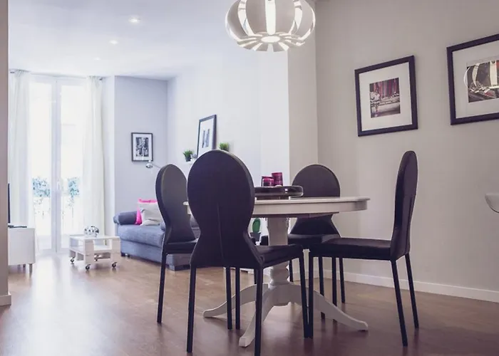 莱夫马拉加泰森公寓 *